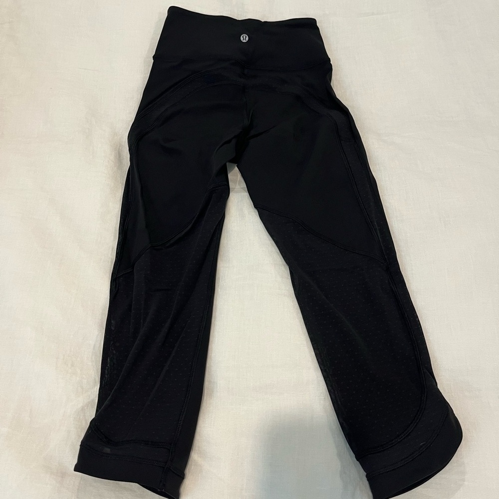 Lululemon mesh capri leggings